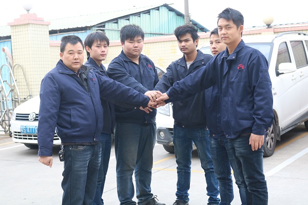 臺富機(jī)械服務(wù)人員